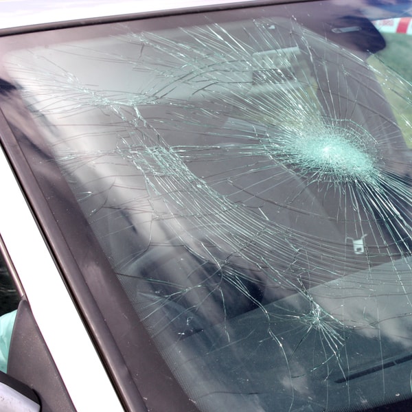 what auto glass replacement tech to contact and what does it cost to fix windshield  in Florida